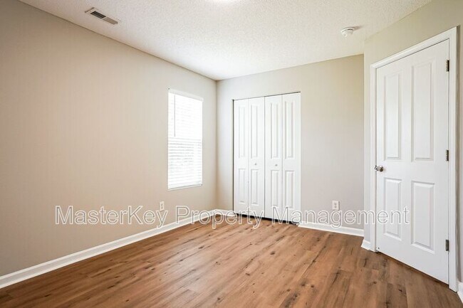 Building Photo - 6852 Harter Ct