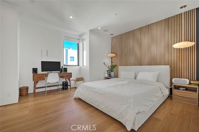 Building Photo - 1825 N Kenmore Ave