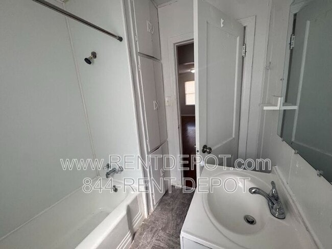 Building Photo - 1200 Marshall Ave