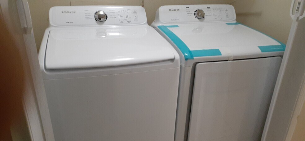 Laundry - 3024 Spruce Cir