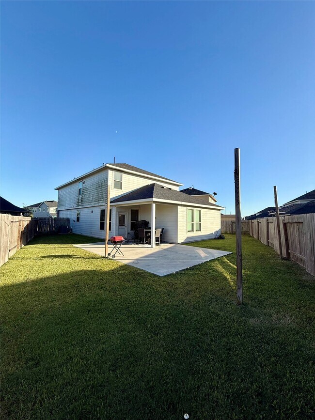 Building Photo - 15402 Sailpoint Ln