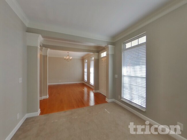 Building Photo - 1307 Creekside Dr