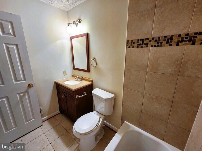 Building Photo - 2077 Pilgrim Dr