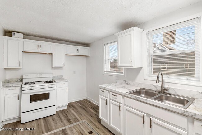 Building Photo - 2604 Hale Ave