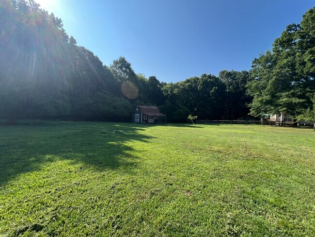 Building Photo - 11405 Cresthill Dr