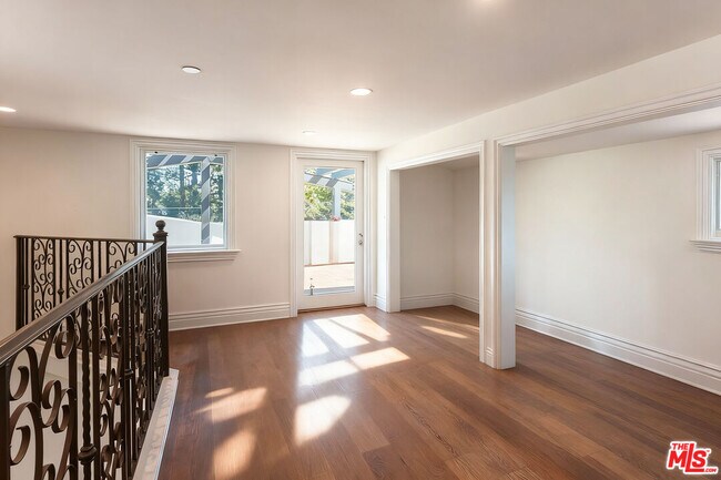 Building Photo - 363 S Saltair Ave