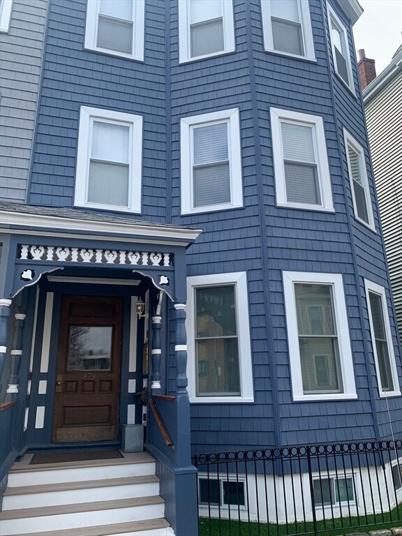 Building Photo - 873 E 4th St