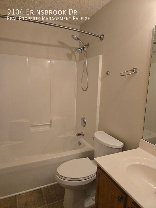 Building Photo - 9104 Erinsbrook Dr
