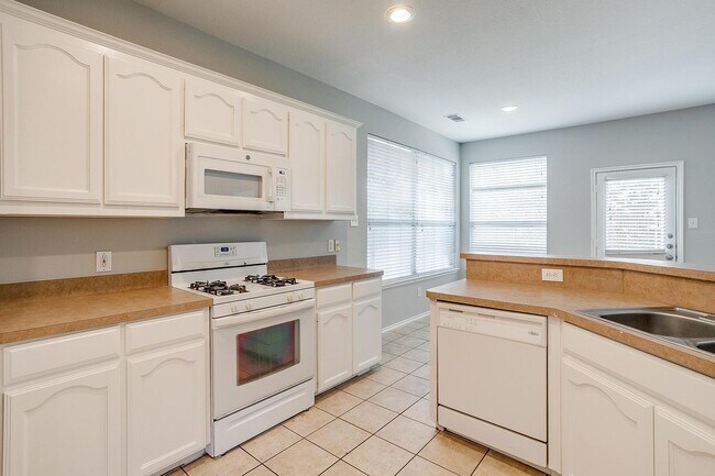 Building Photo - Large 4 Bedroom 3.5 Bathroom- Eagle Mounta...