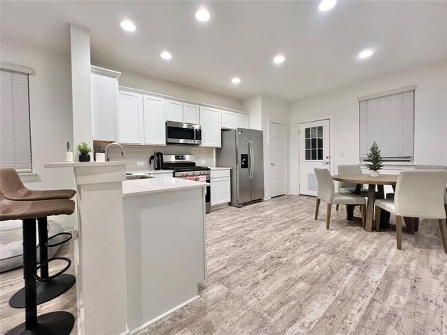 Building Photo - 2307 Langdale Ln