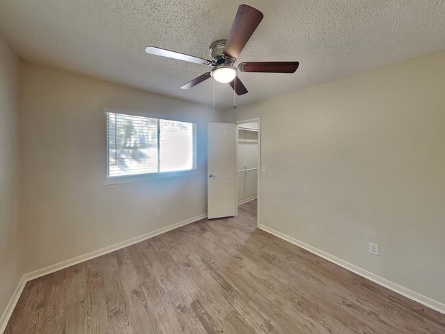 Building Photo - 110 S Village Knoll Cir