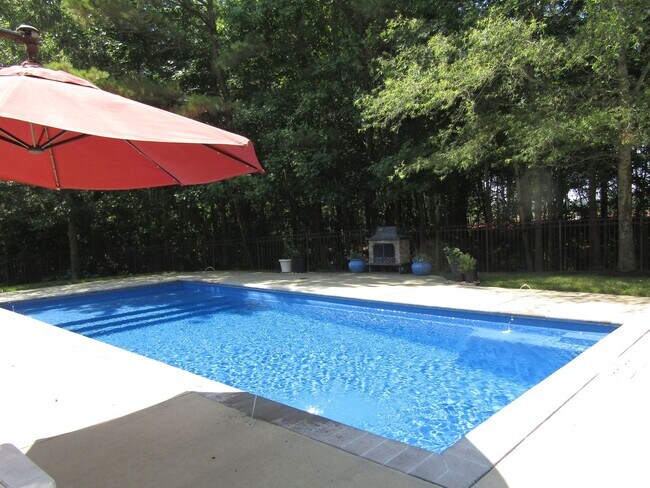Building Photo - 2084 Kittridge Dr