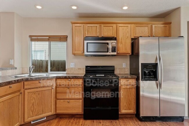 Building Photo - 3354 W Wave Dr