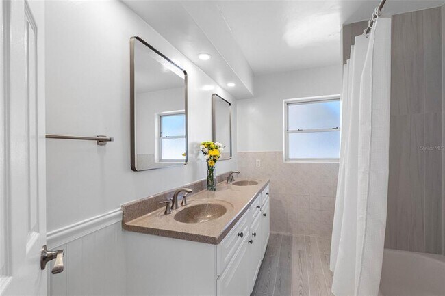 Building Photo - 11572 63rd Ave N