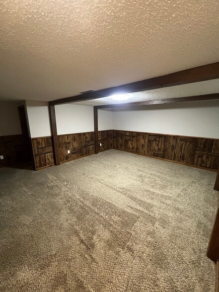 Building Photo - 433 S Ridge Rd