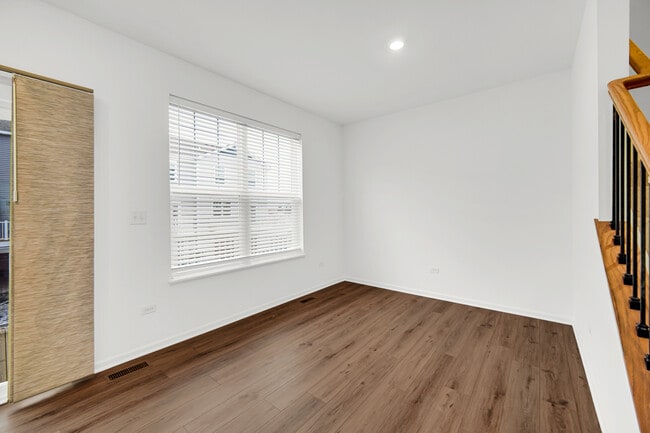 Building Photo - 25712 W Yorkshire Dr