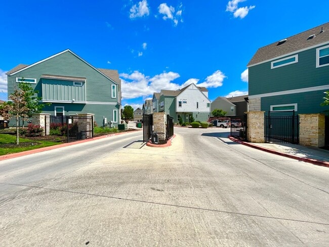 Building Photo - **MOVE IN SPECIAL** 2-Story 3 Bedroom / 2....