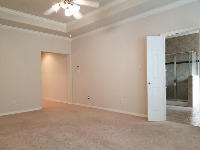 Building Photo - 3030 Royal Oaks Crest