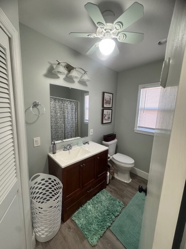 Building Photo - 734 Memorial Dr