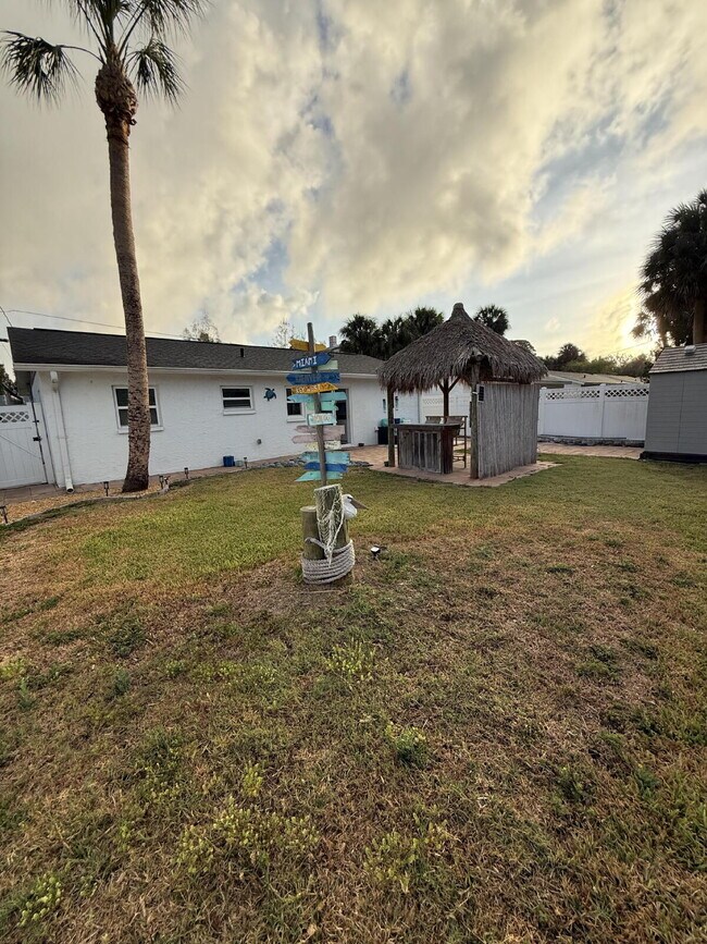 Building Photo - 6814 Driftwood Dr