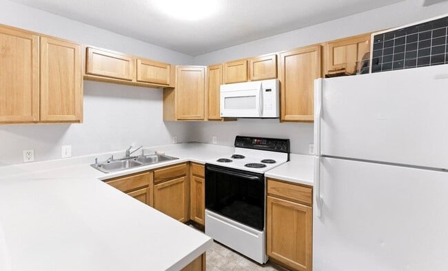 Building Photo - 17281 E Ford Dr