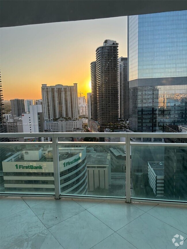 Building Photo - 950 Brickell Bay Dr