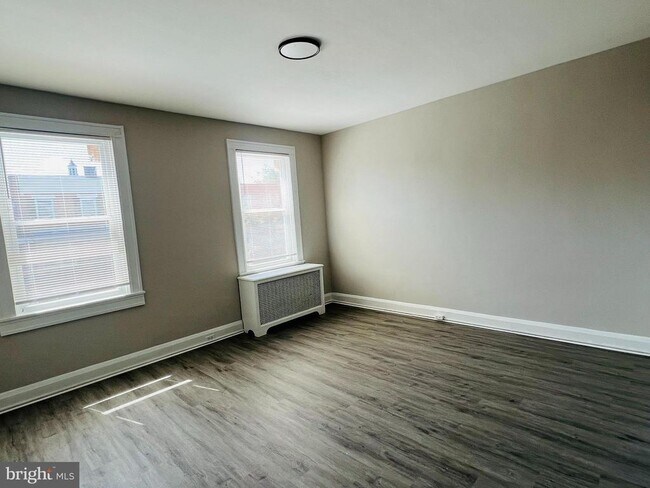 Building Photo - 3344 Kenyon Ave