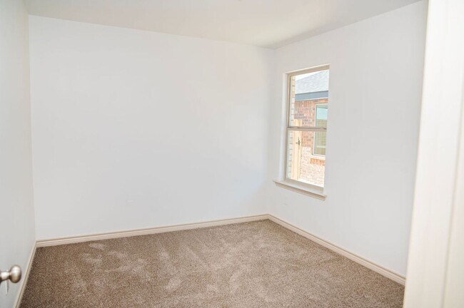 Building Photo - Now Leasing! New Silver Leaf Home with 3 B...