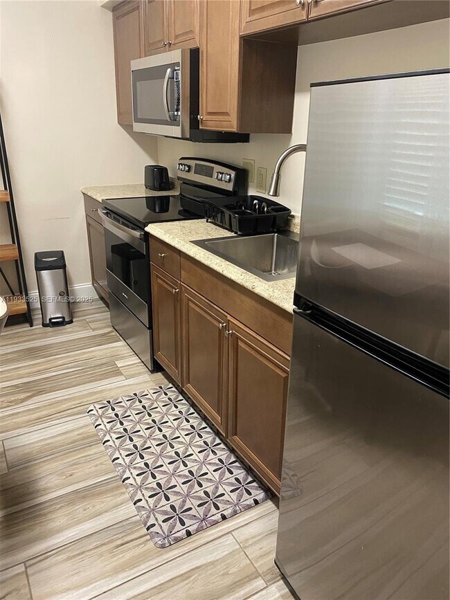 Building Photo - 326 Roosevelt St