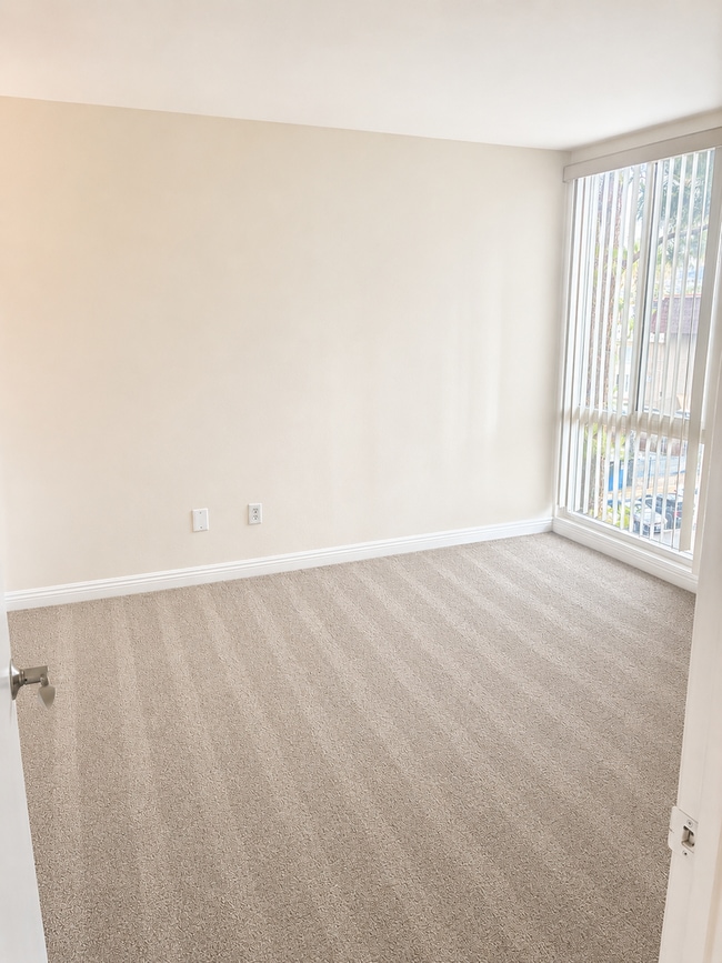 Building Photo - 4860 Rolando Ct