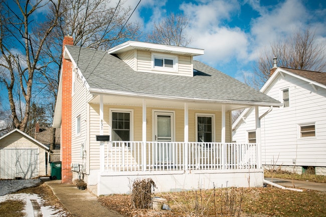 Exterior - 831 Comfort St