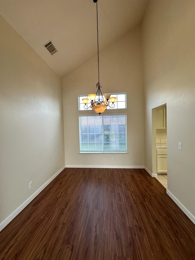 Building Photo - 273 W Cromwell Ave