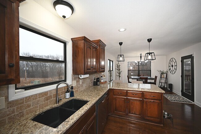 Building Photo - Beautiful 4 Bedroom, 3 Bath, Single Family...