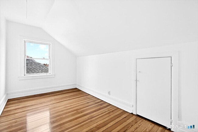 Building Photo - 408 East Ave