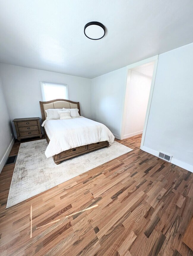 Building Photo - Updated 3 Bedroom Charmer in the Heart of ...