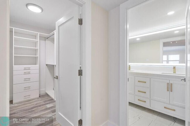 Building Photo - 3400 Galt Ocean Dr