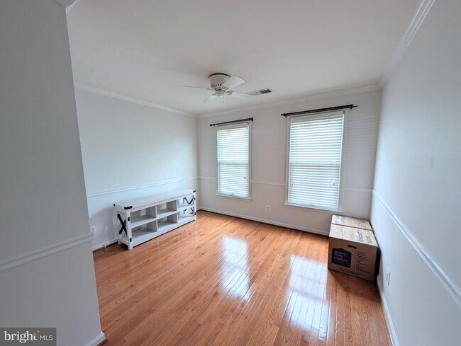 Building Photo - 4605 Lambert Pl