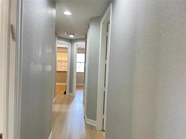 Building Photo - 10845 NW 74th Dr