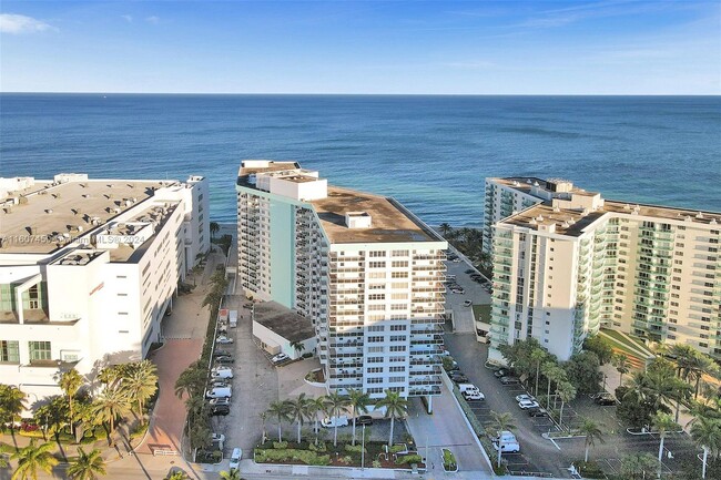 Building Photo - 3725 S Ocean Dr