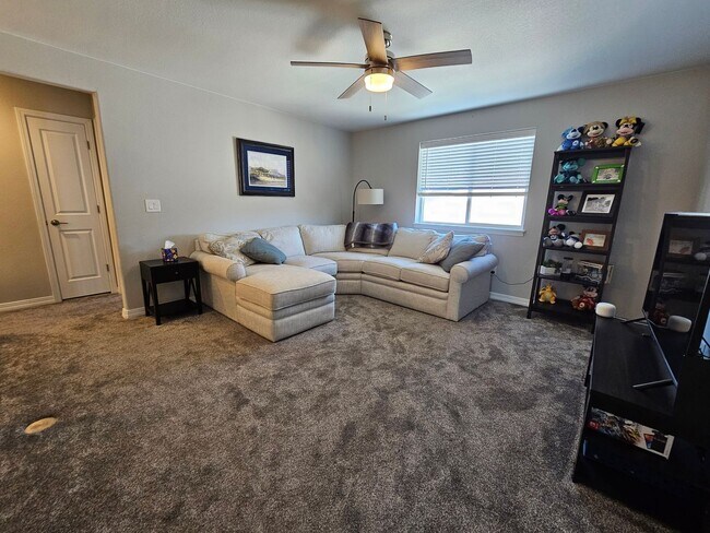 Building Photo - Beautiful 5-bedroom, 5-bathroom home in the desirable Banning Lewis Ranch community!