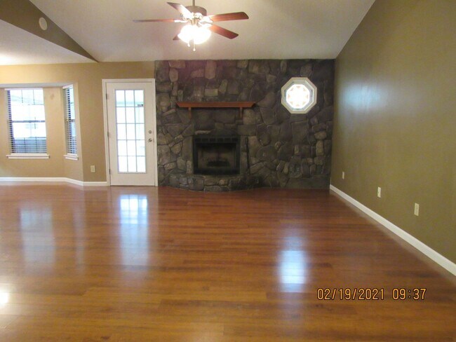 Building Photo - Daleville!