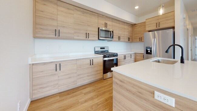 Building Photo - 1322 S Sawmill Blvd