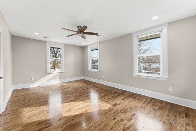 Building Photo - 94-96-96 Montrose St