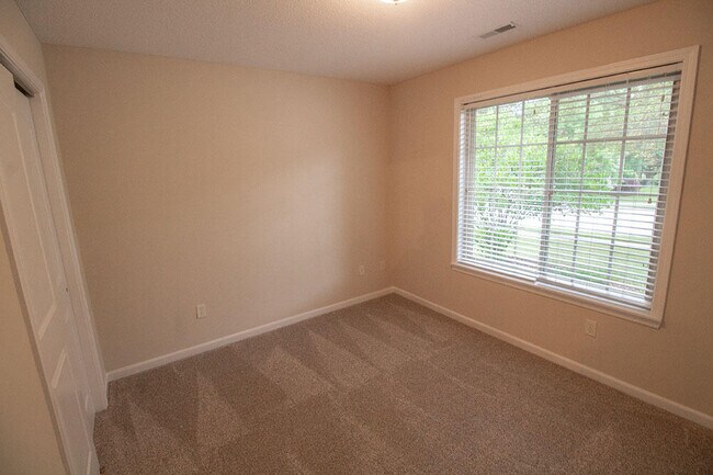Building Photo - 7002 Madison Creek Dr