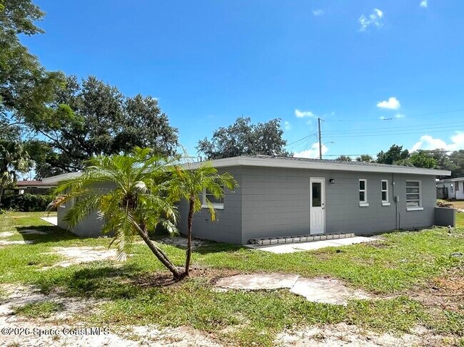 Building Photo - 1554 Hillcrest Dr