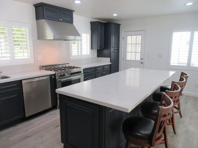 Building Photo - Beautifully updated Porter Ranch 3bed / 2 bath Home on Canby