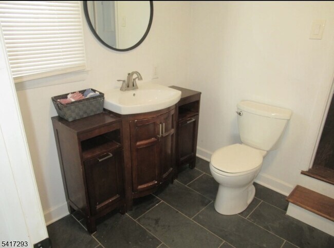 Building Photo - 3 W Fairview Ave