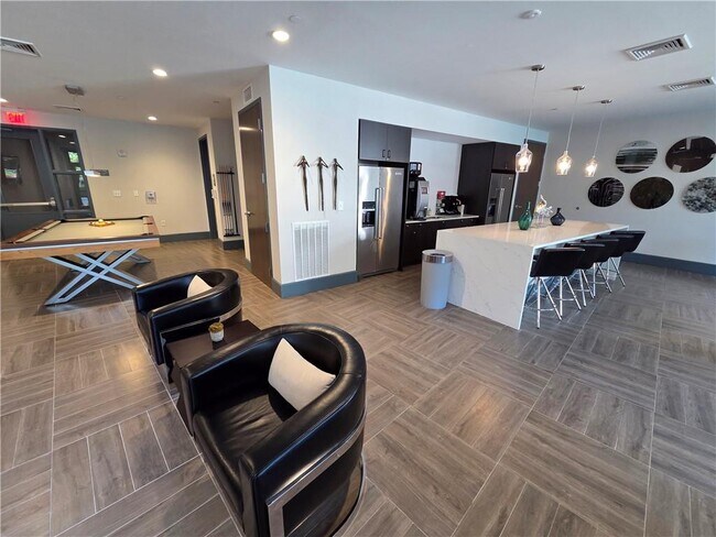 Building Photo - 775 Juniper St NE