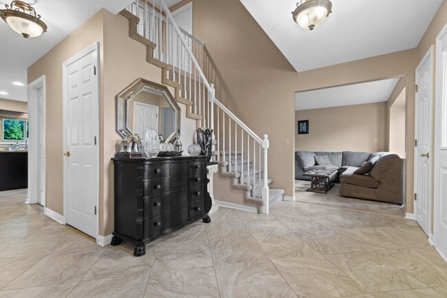 Building Photo - 6710 Westpointe Dr