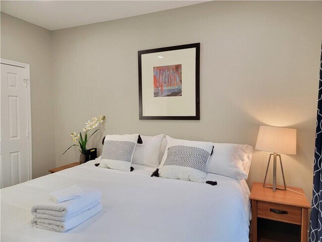 Building Photo - Edgecreek Condo for Lease
